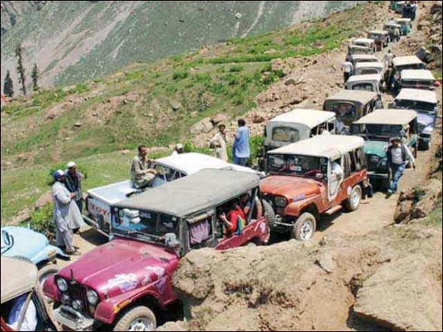 Road closed due to falling glaciers in Naran, tourists advised not to come