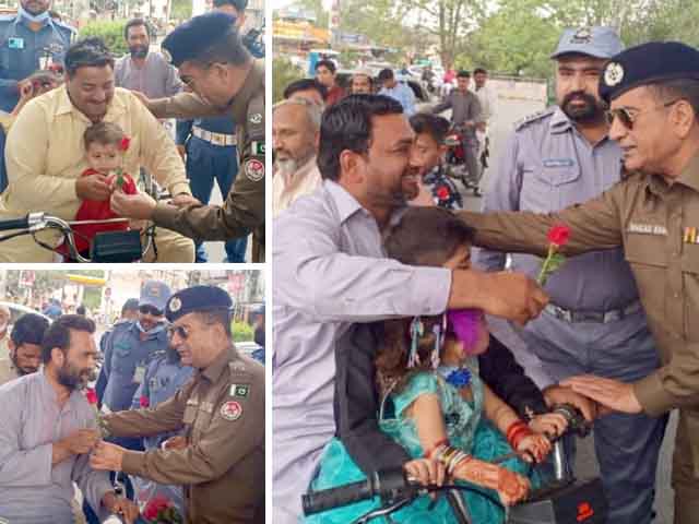 Eid al-Fitr;  Traffic police presented flowers instead of challan for violation