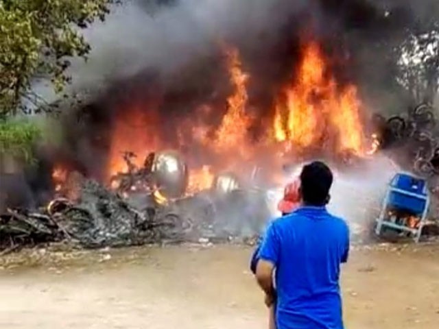 Karachi: Dozens of motorcycles belonging to the case property were burnt to ashes due to fire in the police station The fire brigade brought the fire under control after an hour of struggle (Photo: Express).