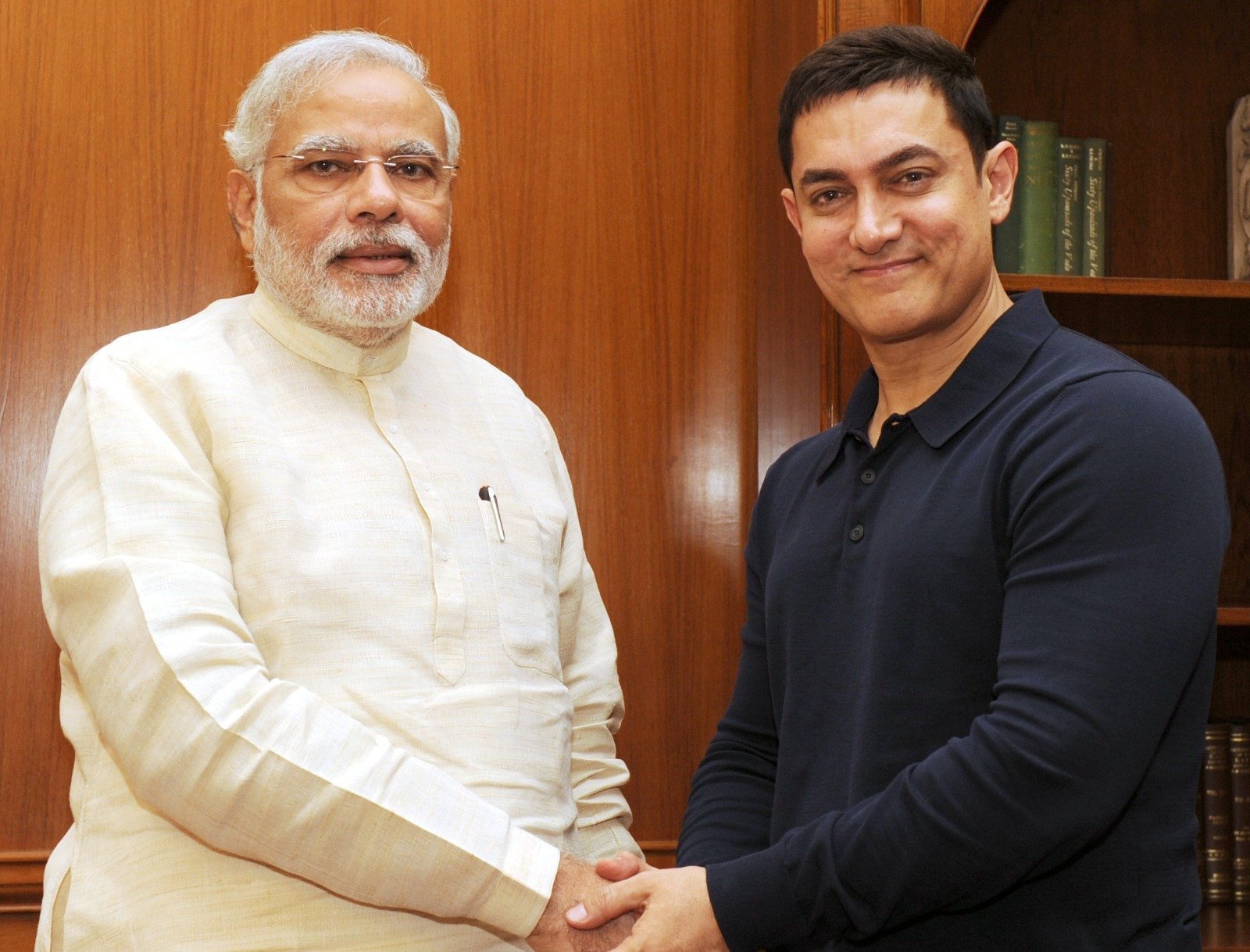 Modi's praise cost Aamir Khan, severe criticism from fans