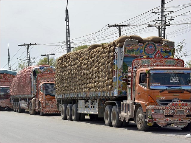 Protest of transporters on the behavior of customs, 17 thousand sacks of wheat are feared to be lost due to rain