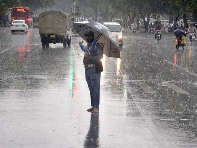 Rain with strong winds in various districts of Punjab