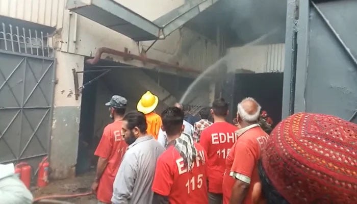 A fire broke out again in a garment factory in Karachi