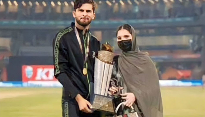 Does Insha Afridi like Shaheen Afridi's batting or bowling?