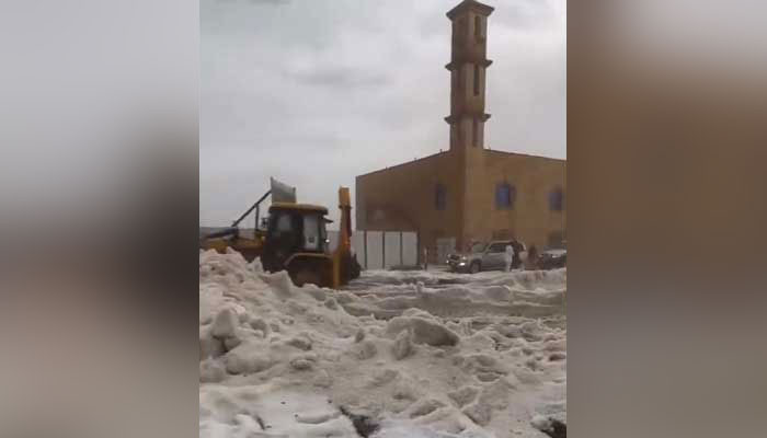 In the Saudi province of Baha, vehicles got stuck due to hail and snow