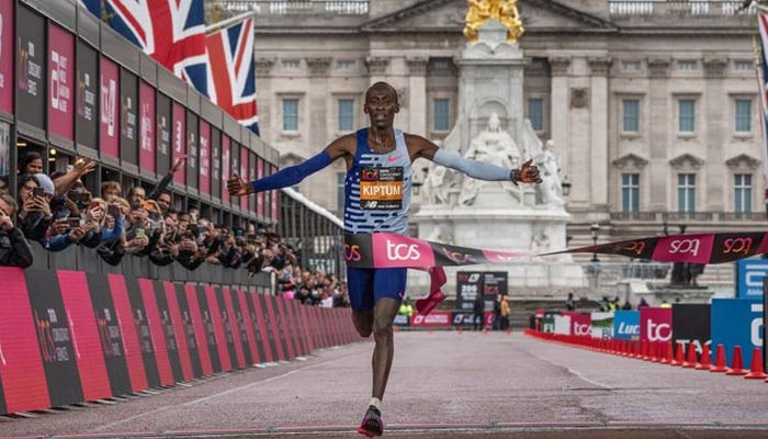 London Marathon, named after Kenya's Kelvin Captum, Geo News anchor Muhammad Junaid also participated in the race.