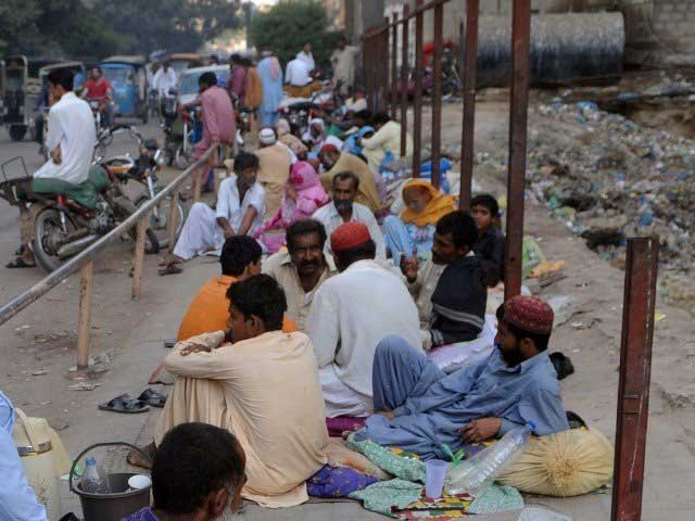 Majority of Pakistanis are forced to live below the poverty line