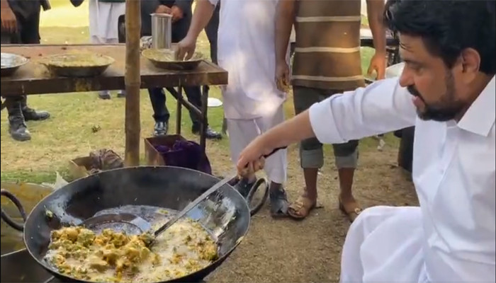 Some people object to my frying pakoras: Governor Sindh