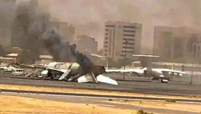 The situation is tense, the Saudi passenger plane also came under fire