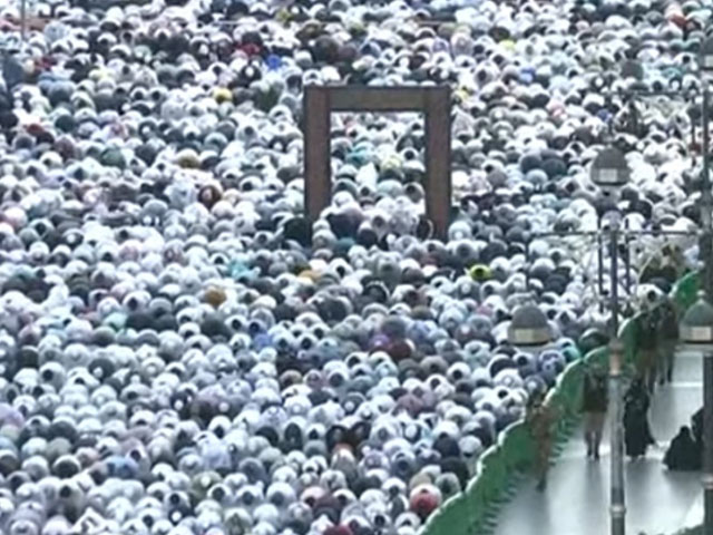 The spiritual gathering of Eid prayers in Masjid-ul-Haram and Masjid-ul-Nabawi, millions of people participated