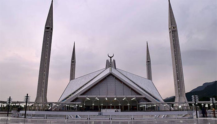 The timings of offering Eid prayers in the main mosques of Islamabad and Rawalpindi continue