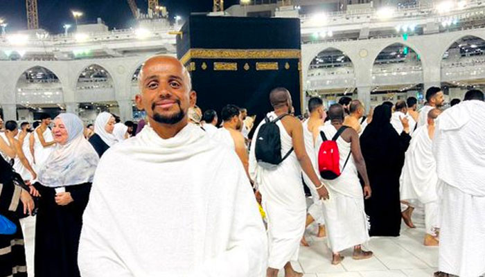 The young man who left Pakistan on foot performed Umrah