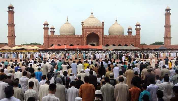 Timings for offering Eid-ul-Fitr prayers in major mosques of Lahore continue