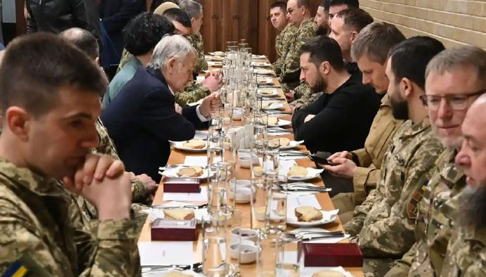 Volodymyr Zelenskiy organized a special Iftar for Muslim Ukrainian soldiers