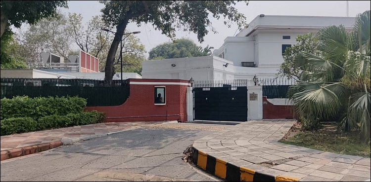 Why did the Delhi government announce the construction of a public toilet in front of the British High Commission?