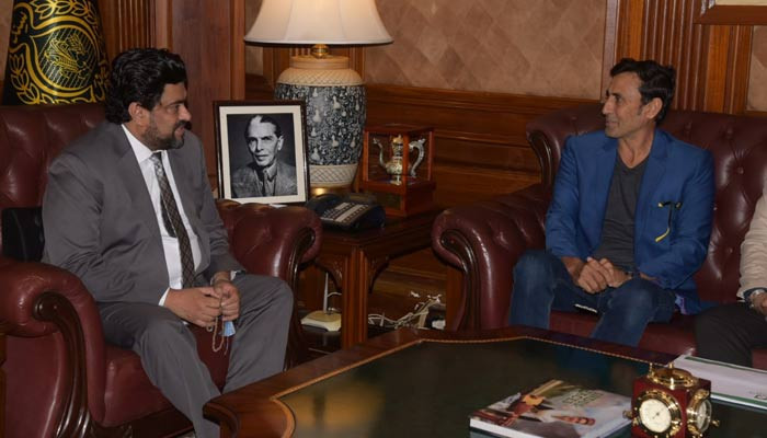 Younis Khan meeting with Governor Sindh, discussing the promotion of cricket in Karachi