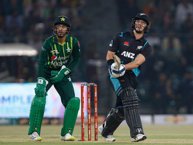 fifth and final T20;  New Zealand defeated Pakistan by 6 wickets