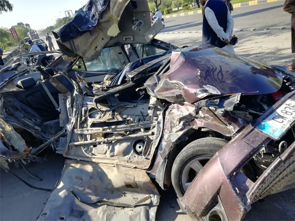 Islamabad Traffic accident three friends die 5