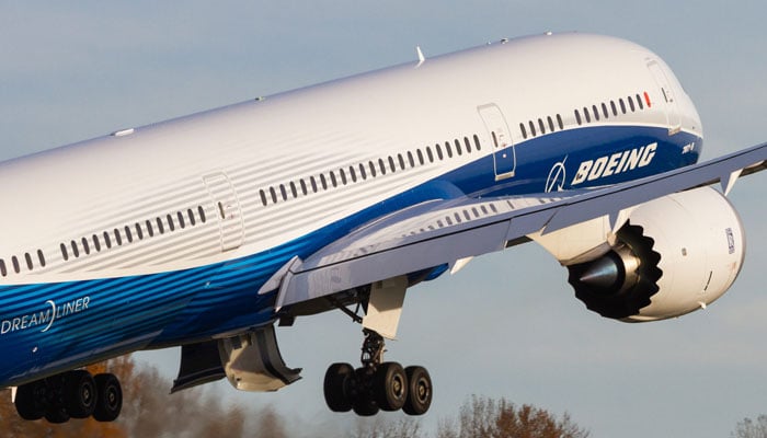 American pilot's last takeoff from Los Angeles, daughter first officer in flight File photo