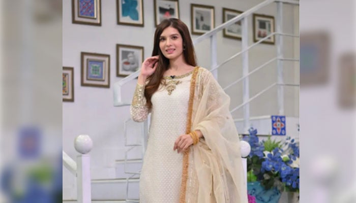 What does Saeeda Imtiaz have to say about making a boyfriend?