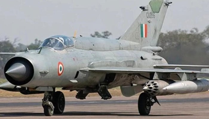 Indian fighter plane MiG-21 crashed at home, 4 people died File photo