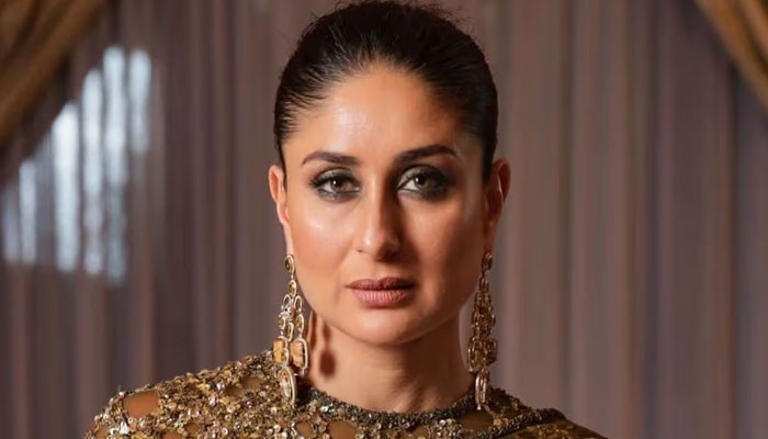 Kareena Kapoor ignores her fans and actors, Mahesh Thalekar