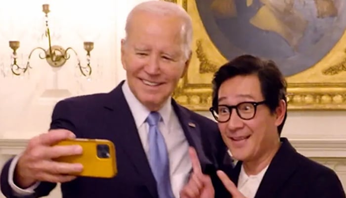 Who did the American president take a selfie with? Photo courtesy of Twitter