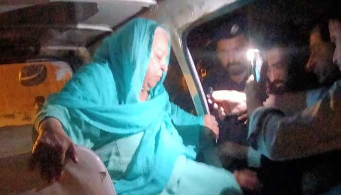 Tehreek-e-Insaf leader Dr. Yasmin Rashid arrested from Services Hospital Lahore: Tehreek-e-Insaf leader Dr. Yasmin Rashid arrested from Services Hospital