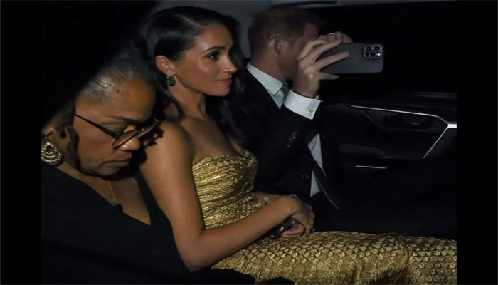 Prince Harry and Meghan Markle's car chased by the paparazzi Prince Harry and Meghan Markle's car chased by the paparazzi