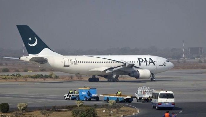 Why was the PIA flight to Quetta brought back to Karachi immediately after taking off? —File photo