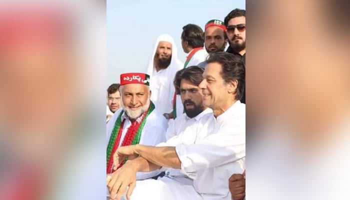 Former provincial advisor Malik Qasim Khan along with his colleagues announced to leave Tehreek-e-Insaf Photo courtesy of Facebook