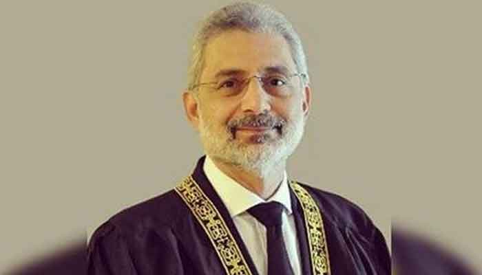 Qazi Faiz questioned the hearing of the 5-member bench of the Supreme Court File photo