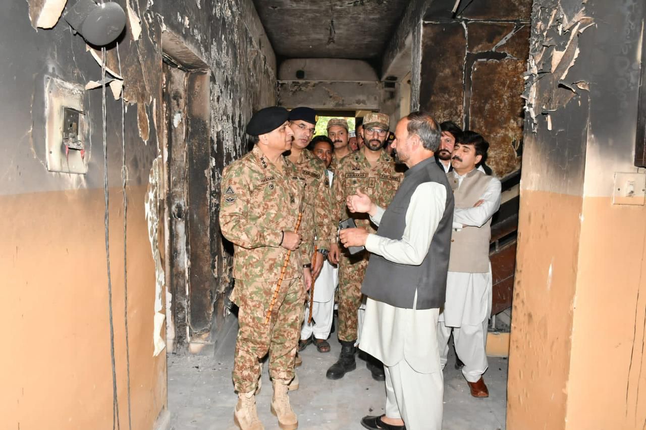 Corps Commander Peshawar visits Radio Pakistan, assesses damage