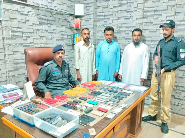 Suspects who stole mobile phones from Karachi and supplied them to Iran and Afghanistan were arrested