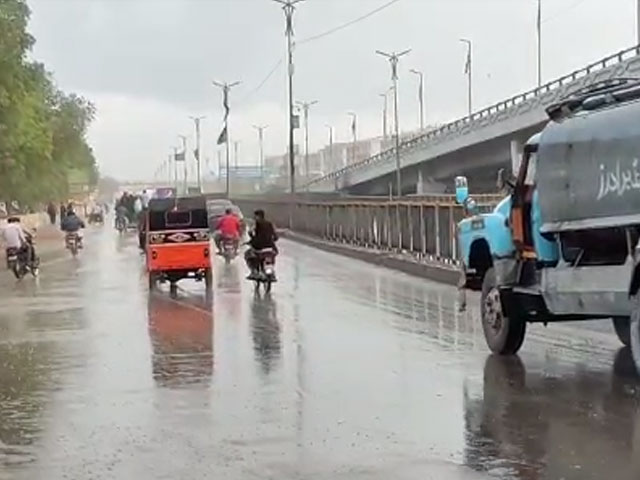 Light and moderate rainfall in different areas of Shahr Quaid