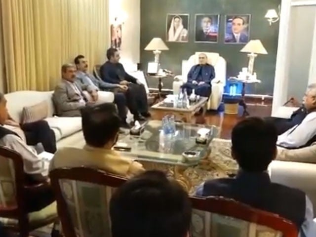 Joining People's Party of former assembly members of PTI and PML-N from South Punjab —Photo: Express News