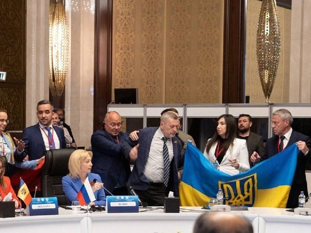 Punches rained down on the Russian spokesperson of the Ukrainian parliamentarian; The video went viral Ukrainian parliament member punches the Russian representative, Photo: VideoGrab