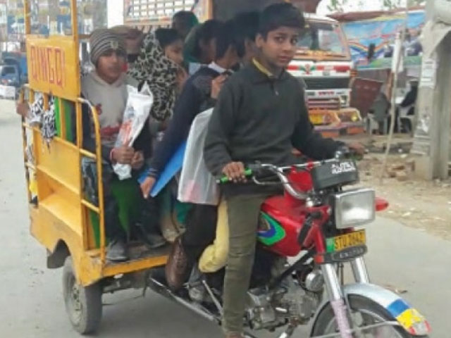 Traffic police crackdown in Lahore;  Challan of 7 thousand young drivers