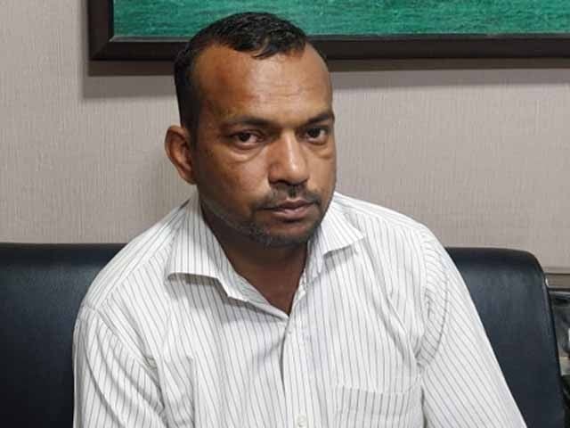 Karachi, Passenger going to Greece arrested on fake travel documents Photo: FIA