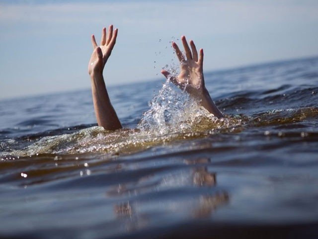 Karachi;  Grandmother and grandson died after falling into the sea