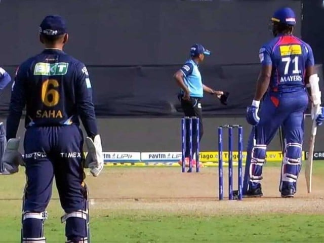 Vardhiman Saha went to wicketkeeping wearing his trousers upside down in a panic Captains Hardik Pandya and Mohammed Shami laughed at him, commentators also pointed out the hilarious mistake. Photo: Twitter