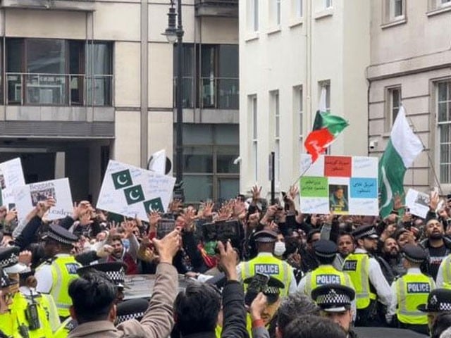 Ban on protests outside Nawaz Sharif's house in London Ban on protests outside Nawaz Sharif's house in London