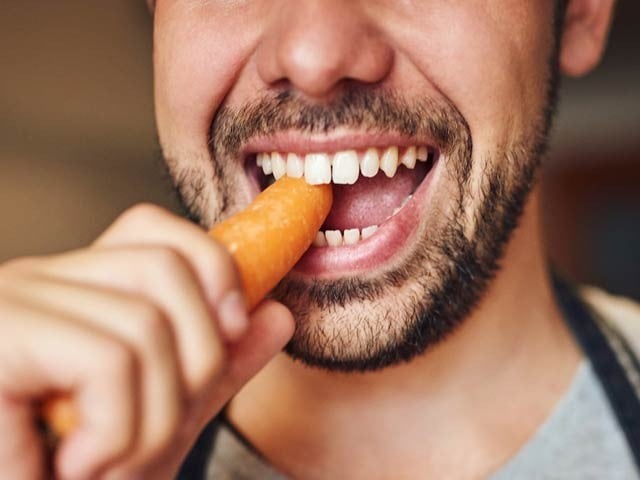 The habit of chewing food can reduce type 2 diabetes Chewing food well can lower blood sugar levels in diabetics. Photo: File