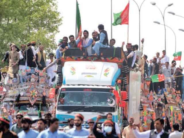 Peshawar: Tehreek-e-Insaf leadership underground, all communications cut off