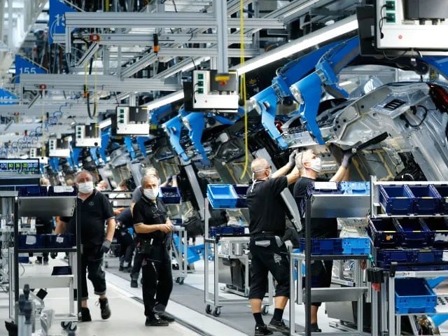 2 people were killed in a shooting at the Mercedes-Benz manufacturing plant in Germany —Photo: Reuters