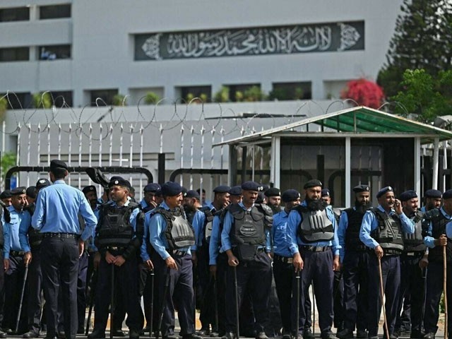 No protest allowed in Red Zone, Islamabad Police PDM has announced a protest sit-in in front of the Supreme Court on Monday (Photo: File).