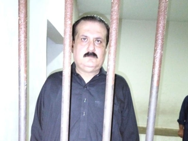 Karachi: The drop scene of the killing of a woman in defense, the brother killed in the name of honor Accused Hakeem Khan had stated that while cleaning the pistol, the sister died due to accidental firing (Photo: Express).