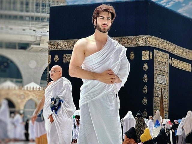 Video of Imran Abbas reciting naat in Masjid Nabawi went viral