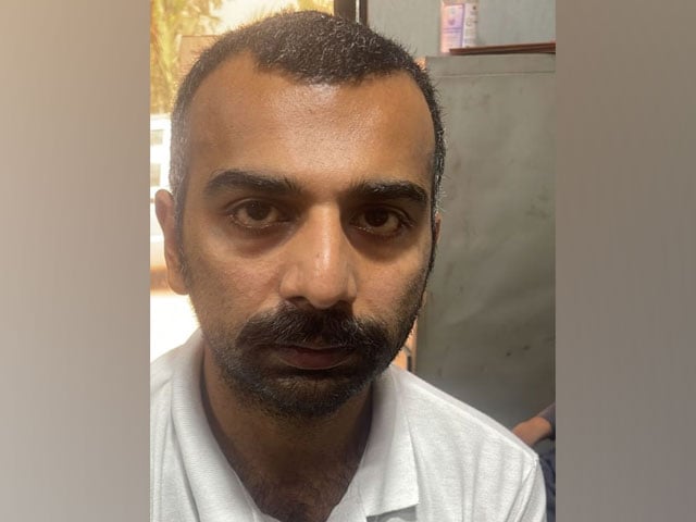 Attempting to go abroad on a fake Pakistani passport, the accused was arrested from the plane