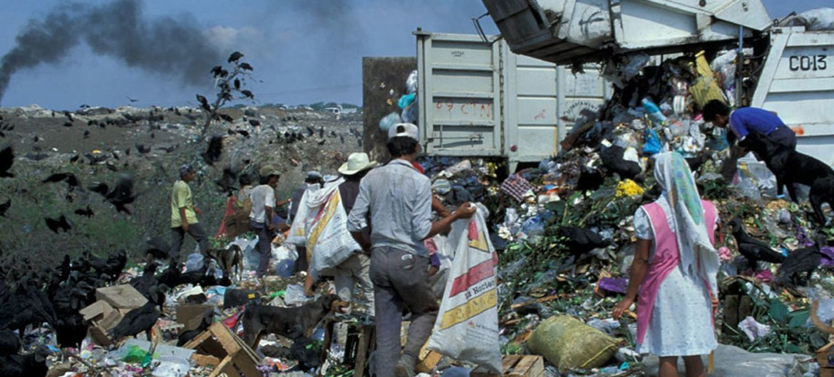 Landfills are a major source of methane emissions, and improved management can capture the methane as a clean fuel source as well as reducing health risks. Photo: World Bank/Curt Carnemark Landfills are a major source of methane emissions, and improved management can capture the methane as a clean fuel source as well as reducing health risks. Photo: World Bank/Curt Carnemark
